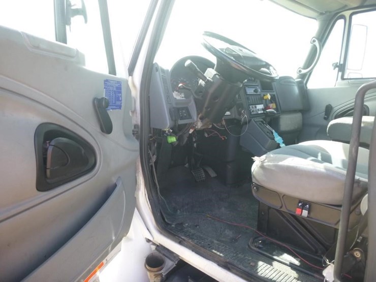 2004-international-durastar-4300-image-11