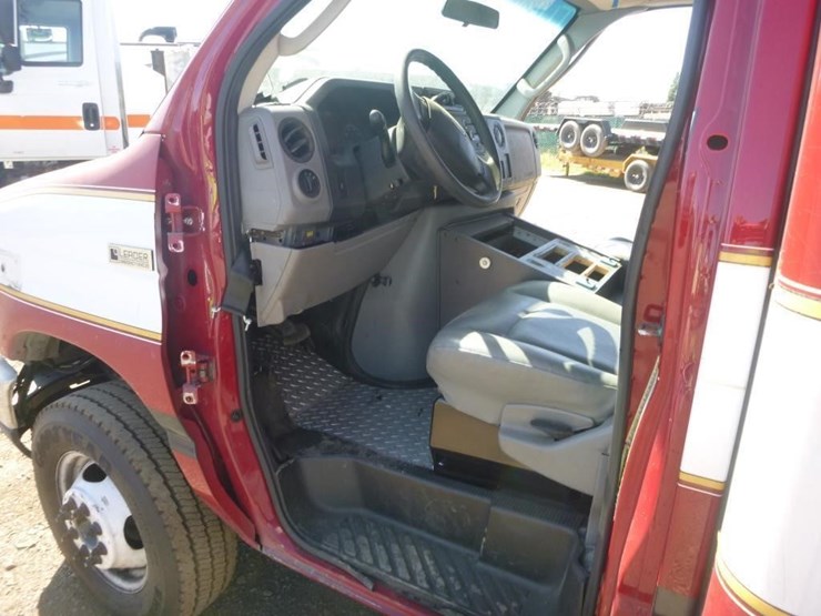 2012-ford-e350-image-10