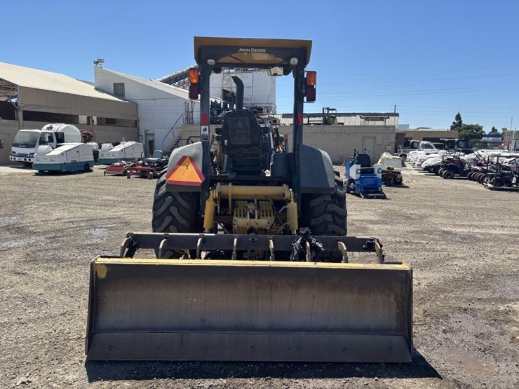 2014-deere-210k-image-8
