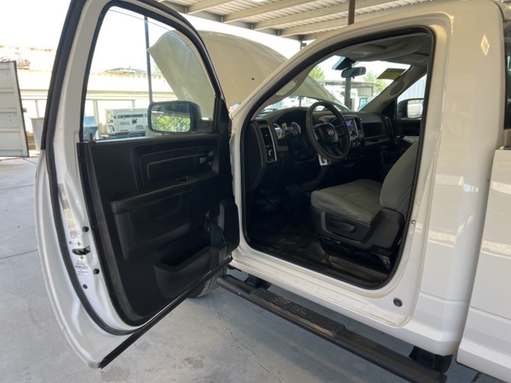 2017-ram-2500-p/u-image-22