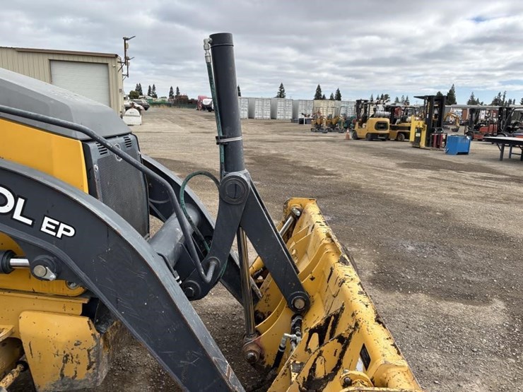 2019-deere-310l-ep-image-15