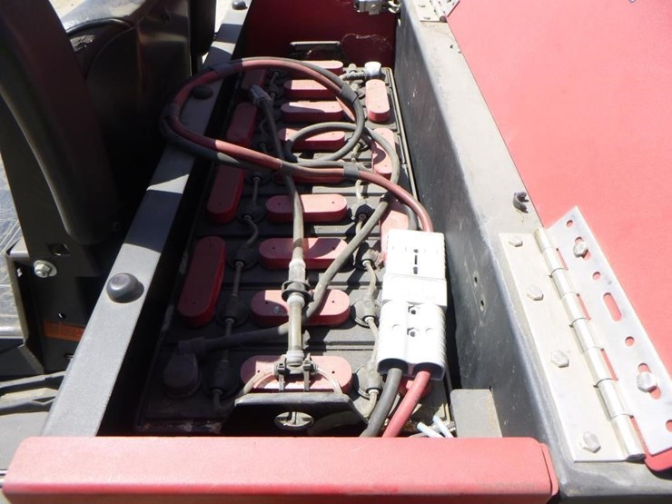 caterpillar-420-image-16