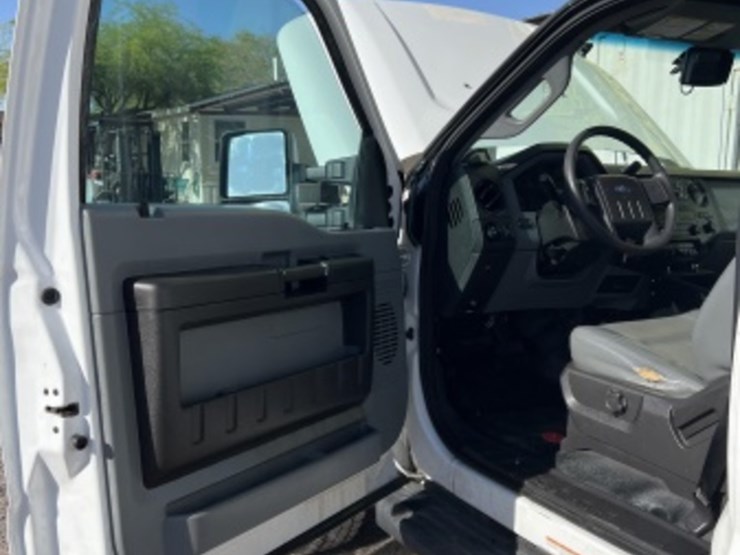 2016-ford-f550-image-28