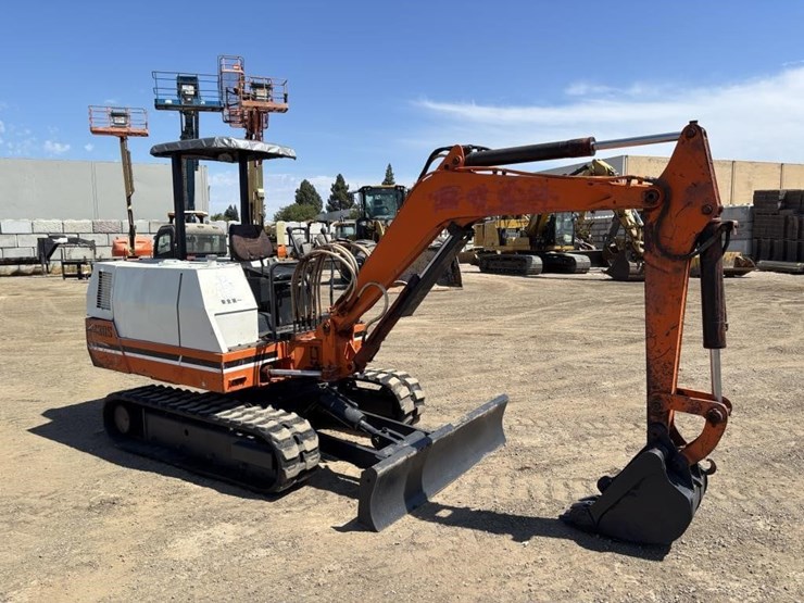airman-hm305-hydraulic-excavator-image-2