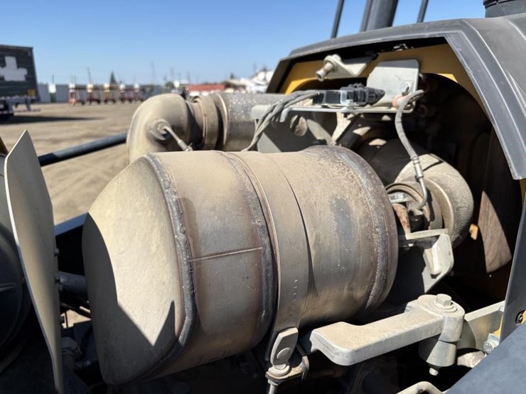 2020-deere-410l-image-66