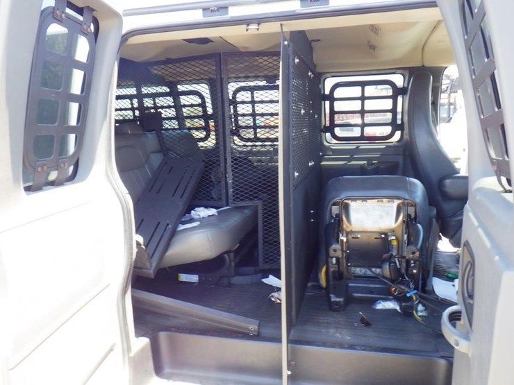 2013-chevrolet-express-3500-image-8