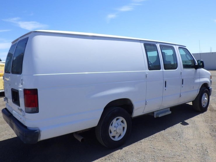 2013-ford-econoline-350-image-3