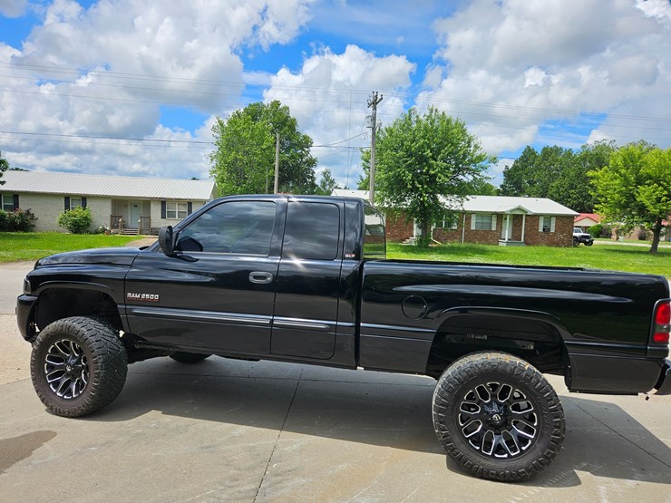 #18968-•-2002-dodge-ram-pickup-truck-image-11