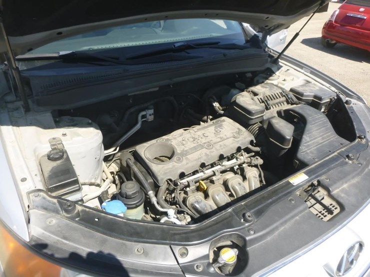 2010-hyundai-santa-fe-image-11