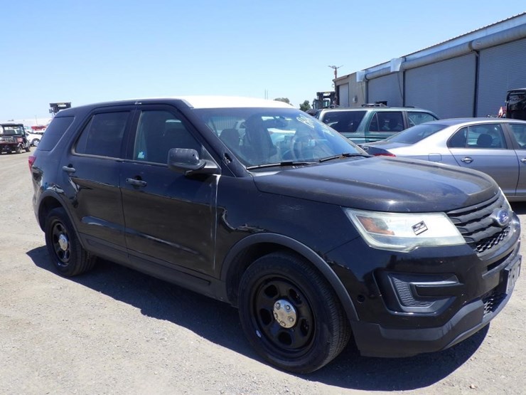 2016-ford-explorer-image-3