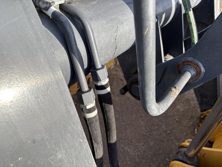 2020-deere-310l-ep-image-13