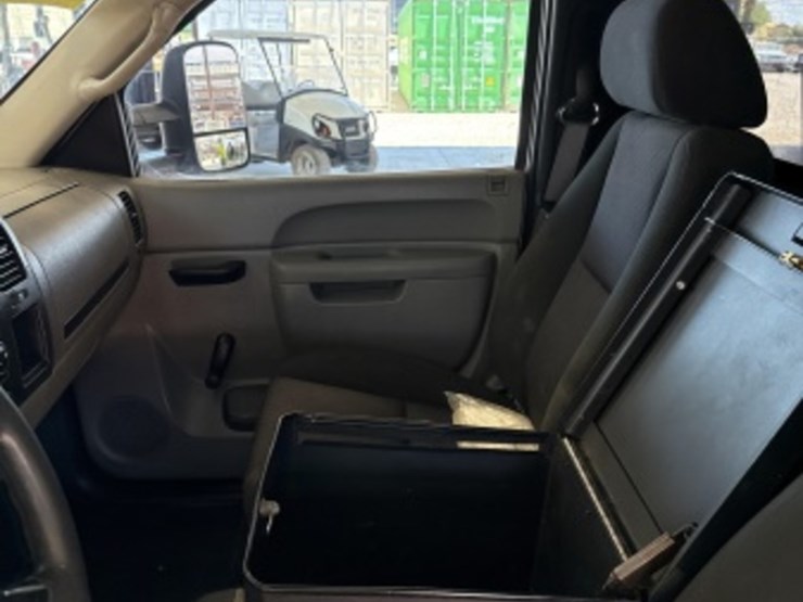 2012-chevrolet-silverado-3500hd-image-22