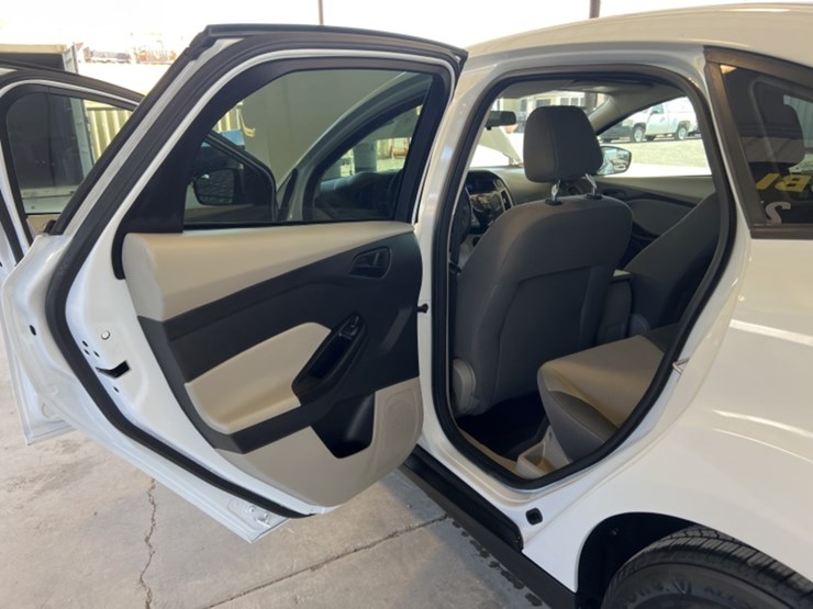 2012-ford-focus-se-sdn-image-22