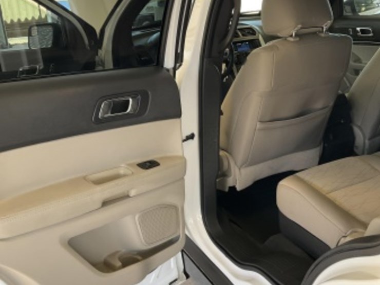 2013-ford-explorer-image-25