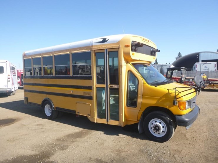 2005-ford-e450-image-2