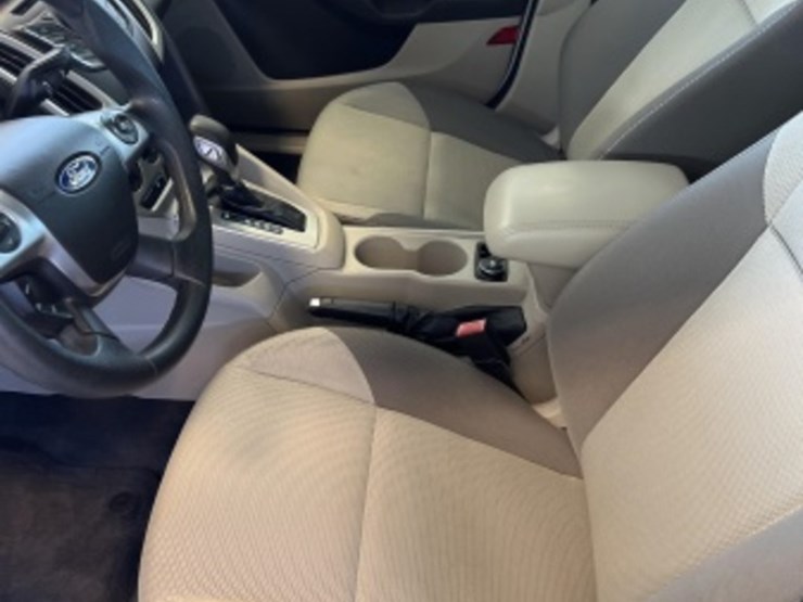 2012-ford-focus-se-sdn-image-19