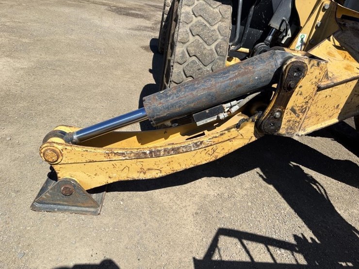 2004-caterpillar-th560b-image-18