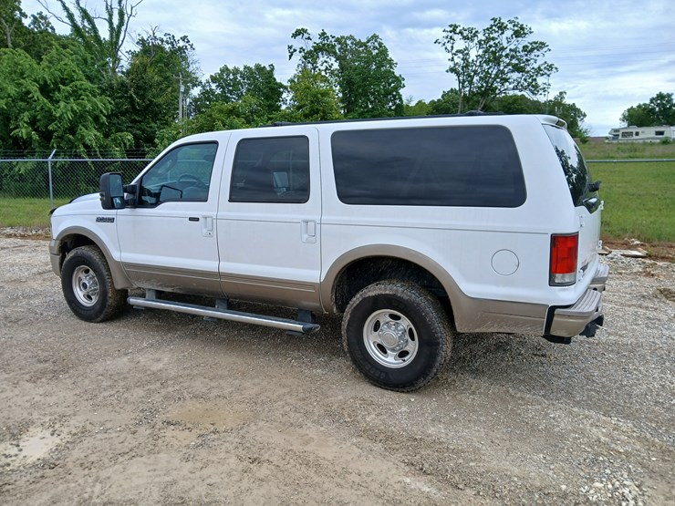 2005-ford-excursion-image-4