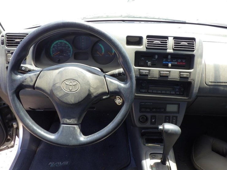 2002-toyota-rav4-image-10
