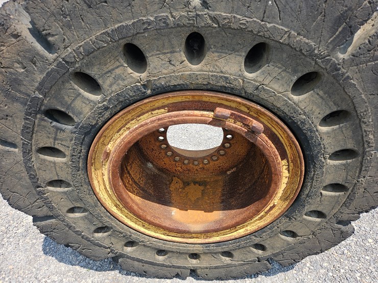 #18788-•-solid-loader-tires-image-18
