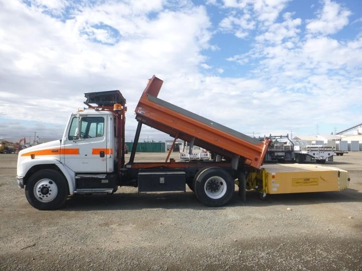 2001-freightliner-fl70-image-6