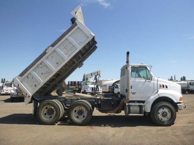 2009-sterling-lt9500-image-10
