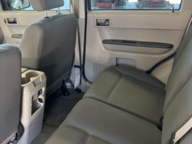 2012-ford-escape-xls-image-23