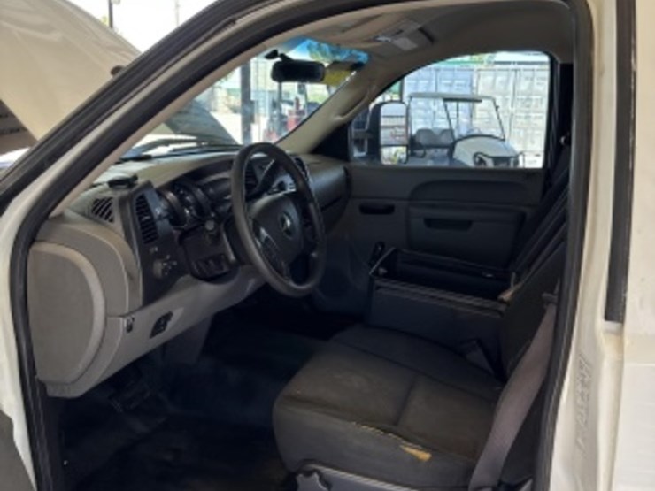 2012-chevrolet-silverado-3500hd-image-23