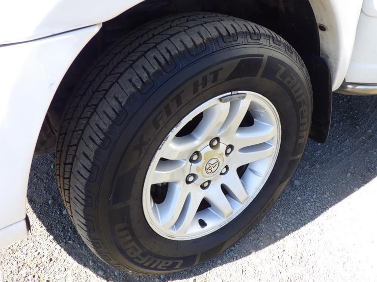 2004-toyota-tundra-image-13