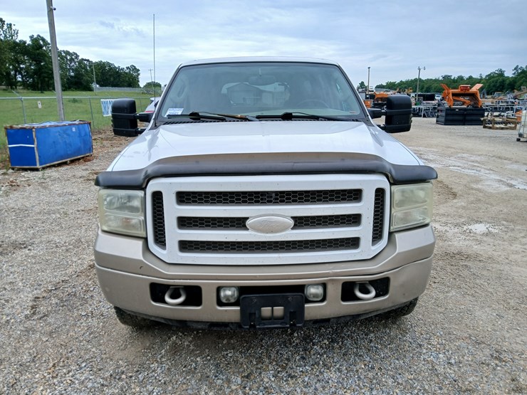 2005-ford-excursion-image-15