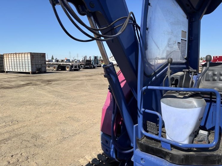 komatsu-pc28uu-image-16
