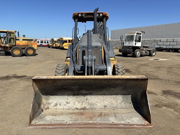 2020-deere-410l-image-6