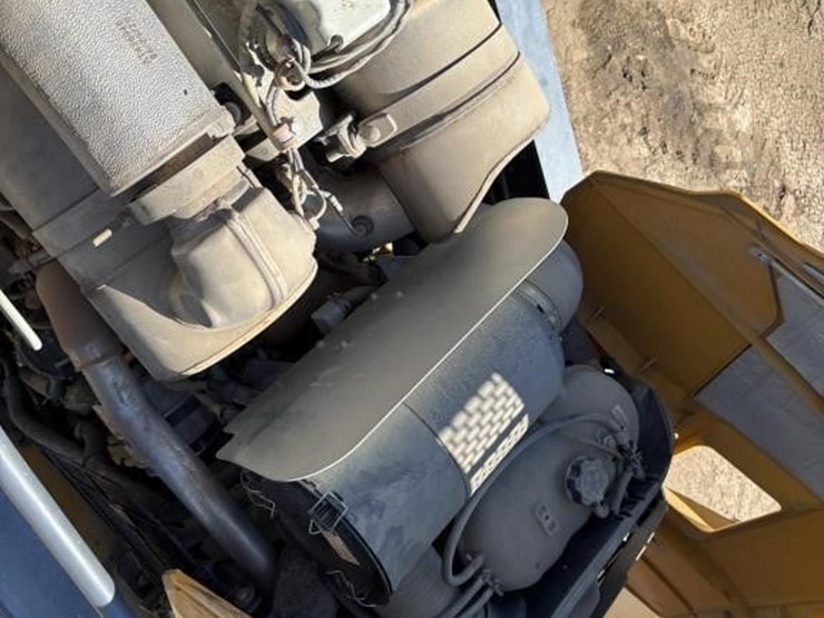 2020-deere-410l-image-52