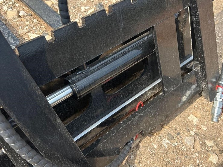 future-29in-mini-skid-steer-side-shift-fork-attach-image-3