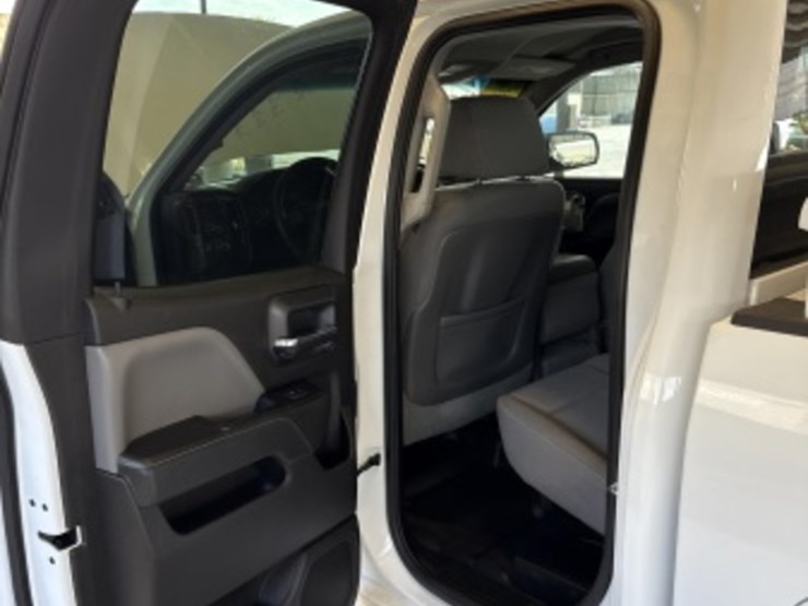 2015-chevrolet-silverado-1500-image-27