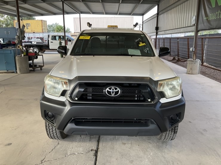 2014-toyota-tacoma-image-3