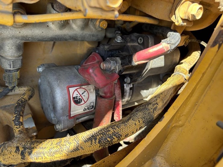 2014-deere-210k-image-58