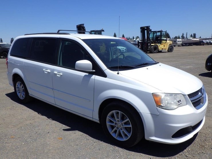 2014-dodge-grand-caravan-image-2