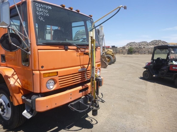 2000-freightliner-fc70-image-11