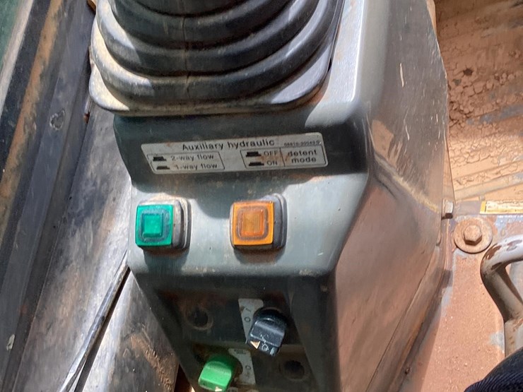 2019-takeuchi-tl8-image-19