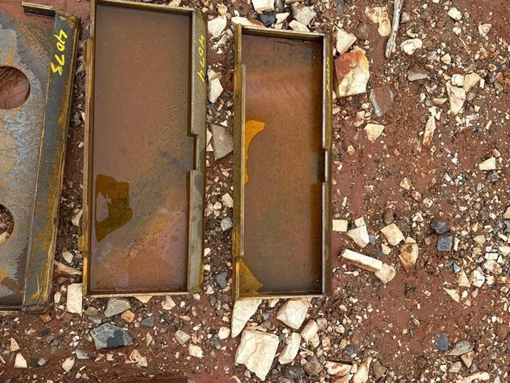 future-mini-skid-steer-quick-attach-plate-image-1