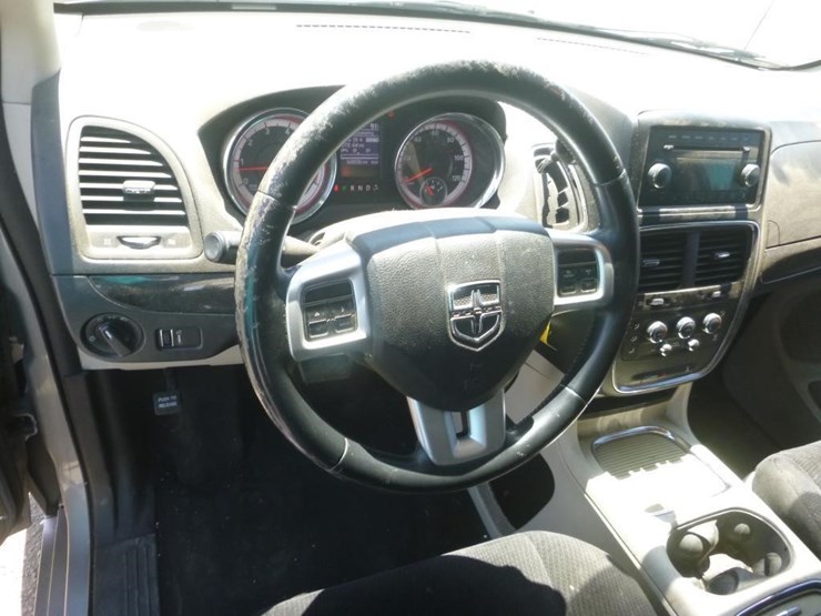 2013-dodge-grand-caravan-image-10