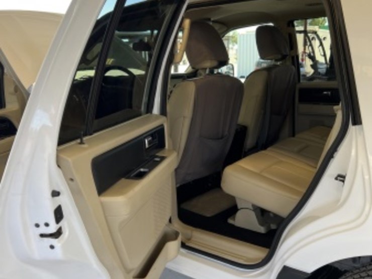 2016-ford-expedition-image-24