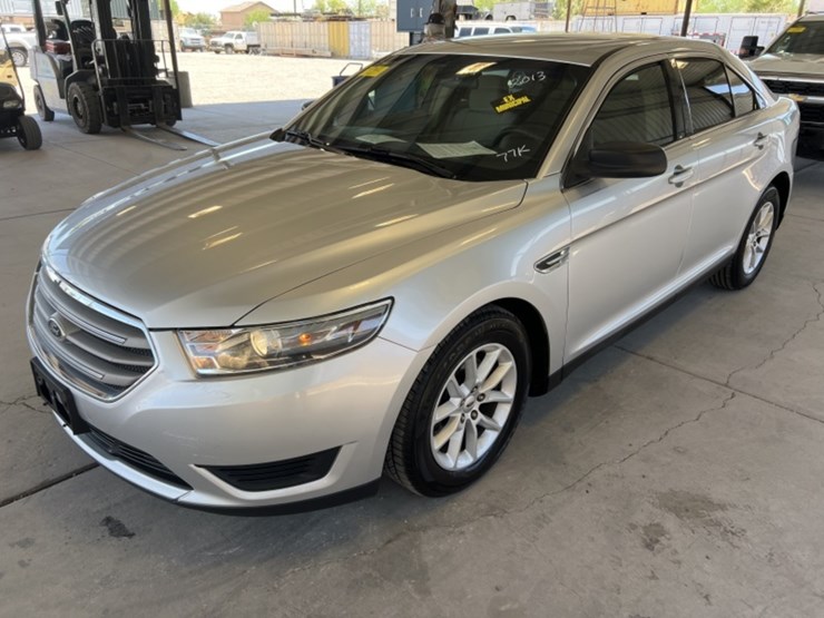 2013-ford-taurus-se-sdn-image-4