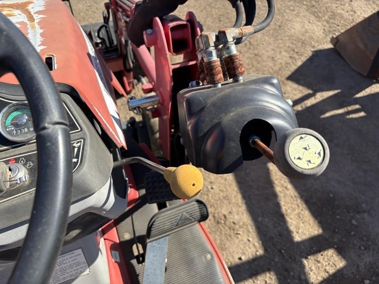 massey-ferguson-gc2310-image-17