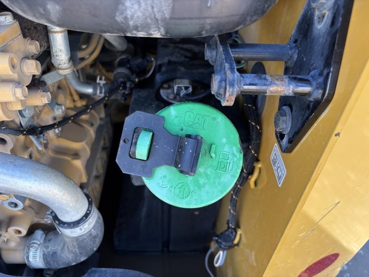 2016-caterpillar-259d-image-34