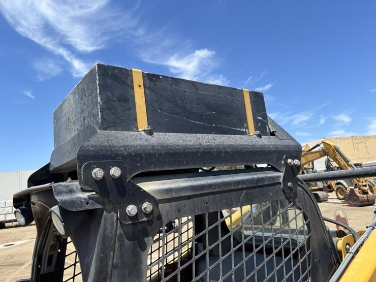 2018-caterpillar-262d-image-15