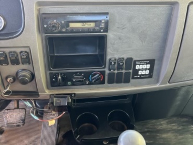 2011-peterbilt-337-image-29