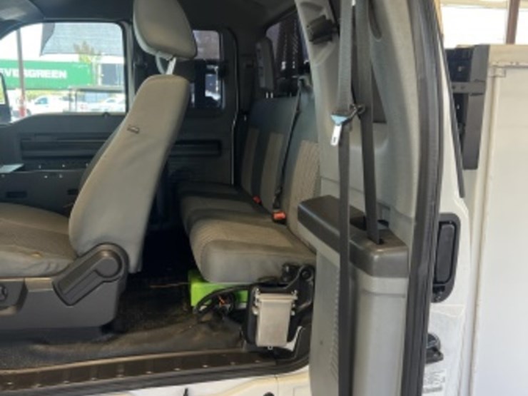 2013-ford-f550-image-26