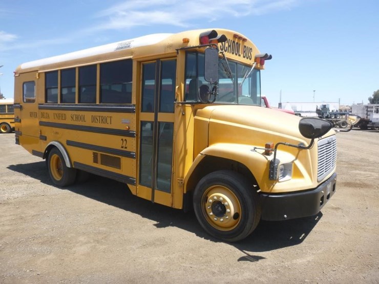 2003-freightliner-fs65-image-2